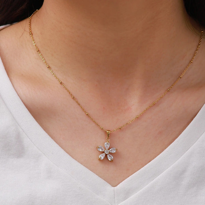 Daisy Necklace - 18K Gold Plated