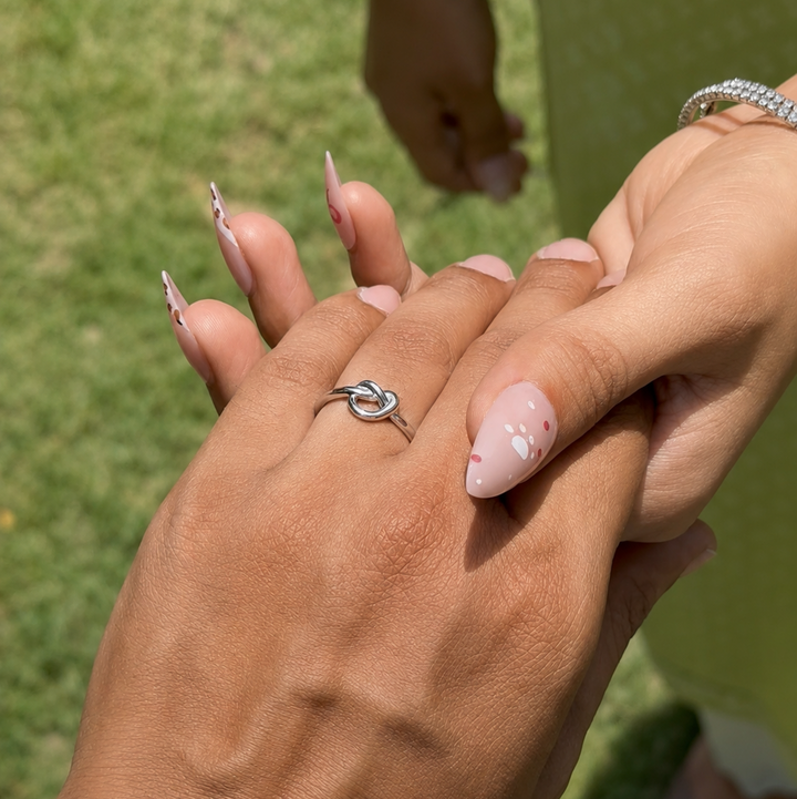 Infinity Knot Couple Rings