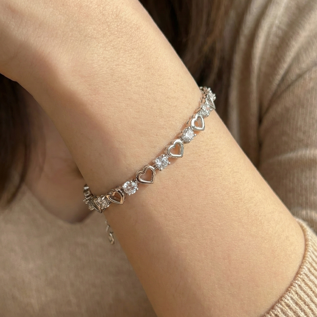 Delicate Heart Bracelet